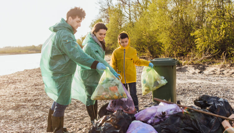 Как научить ребёнка сортировать мусор и сформировать у него эко-привы​чки?