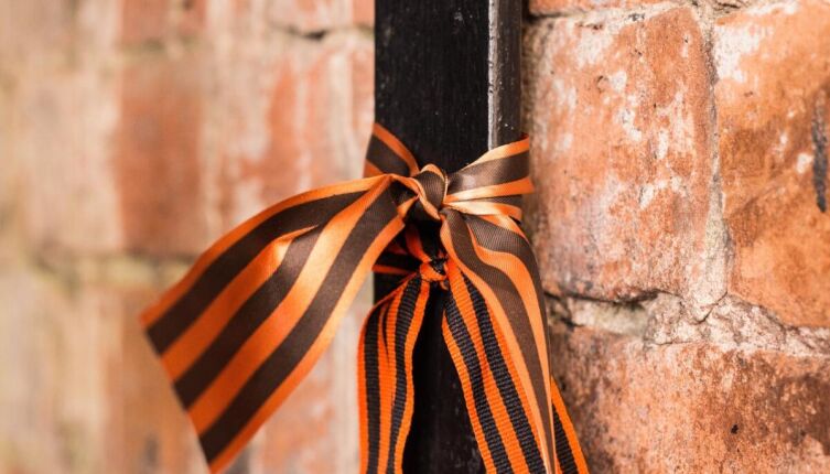 Чему посвящен монумент &laquo;Вагонетка&raquo; в Московском парке Победы?