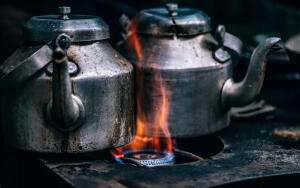 Почему шумит чайник, поставленный на огонь? Физика на кухне