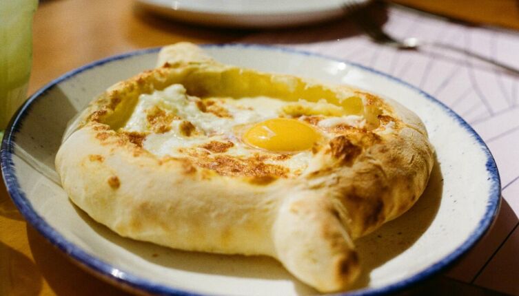 Какими блюдами знаменита грузинская кухня?
