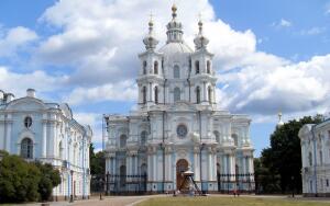Какой остров дельты Невы в Санкт-Петербурге — самый большой?