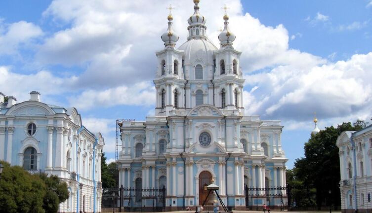 Какой остров дельты Невы в Санкт-Петербурге — самый большой?
