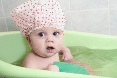 Малыш боится купаться? Не беда!