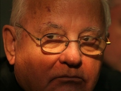 Казалось, Горбачев добился вершины своей карьеры, крестьянской мечты. Он – первое лицо. Над ним – далекое начальство.