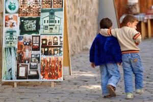Твори добро друзьям своим, чтоб они ещё более любилитебя; твори его своим врагам, чтоб они сделались когда - нибудь твоими друзьями     