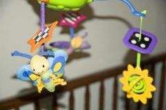 Зачем мамы поют колыбельные?