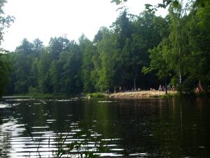 Пруд в парке Лейхтенбергского. Беспокойное время под сенью старины...