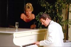 Как доставить радость любимой женщине?