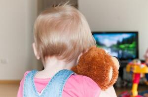 Ребёнок у телевизора - хорошо или плохо?