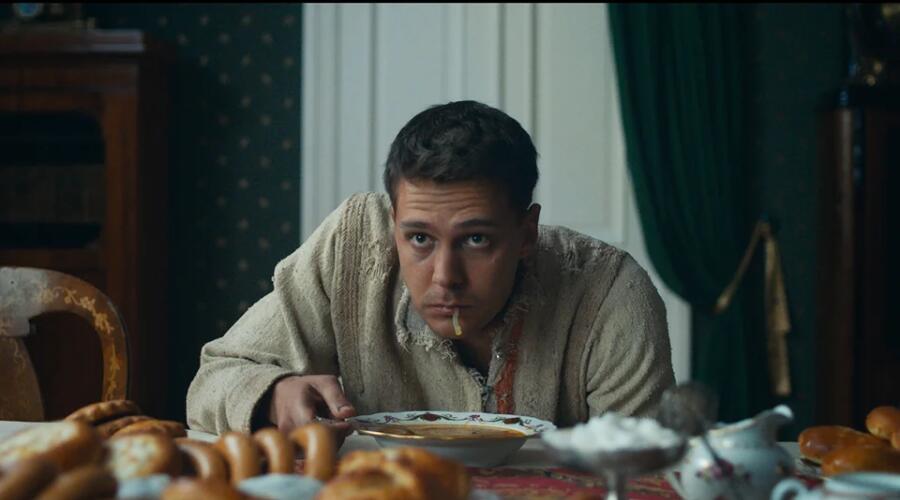 Кадр из фильма «Холоп»